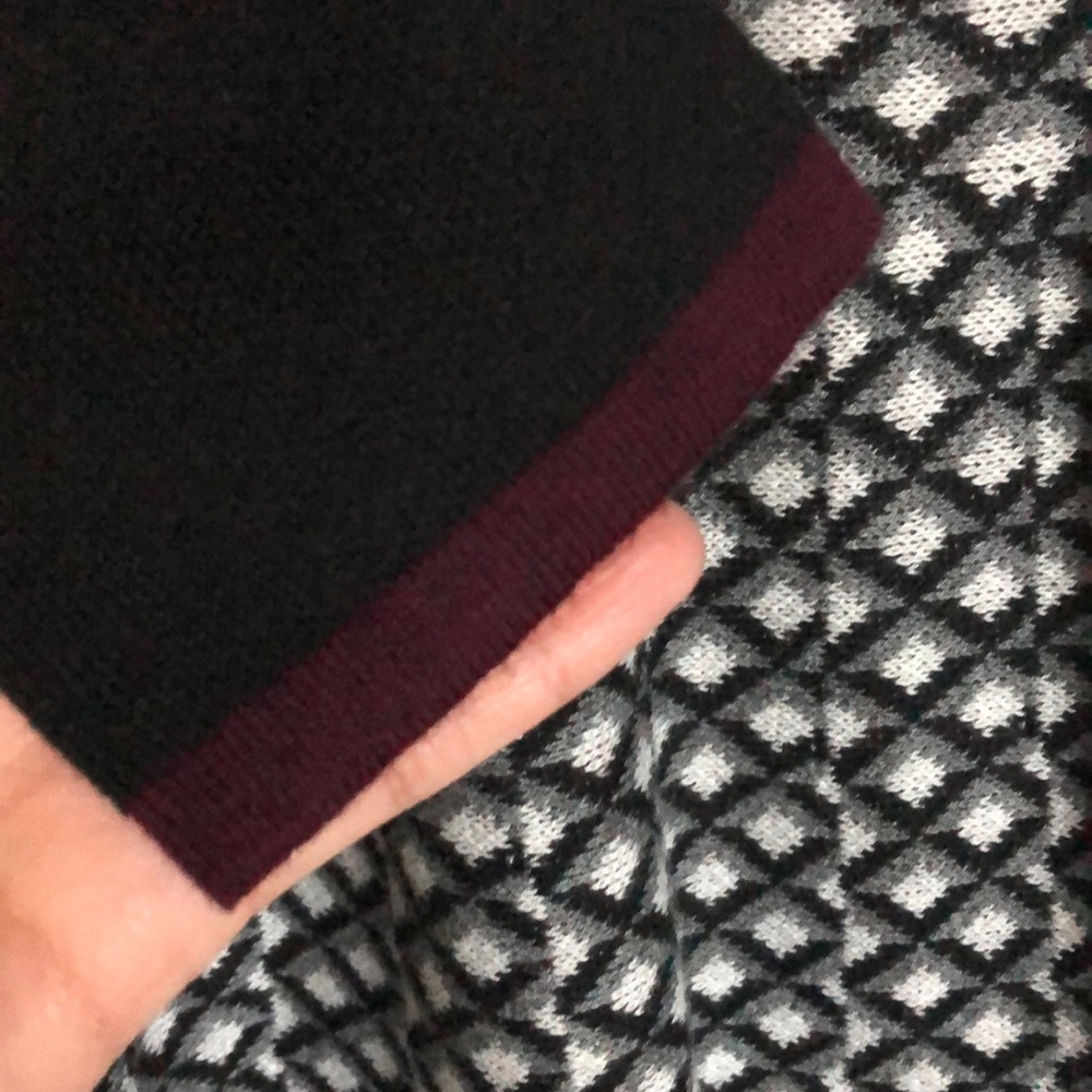 GEO PRINT FIT SWEATER DRESS - Picture 5 of 11